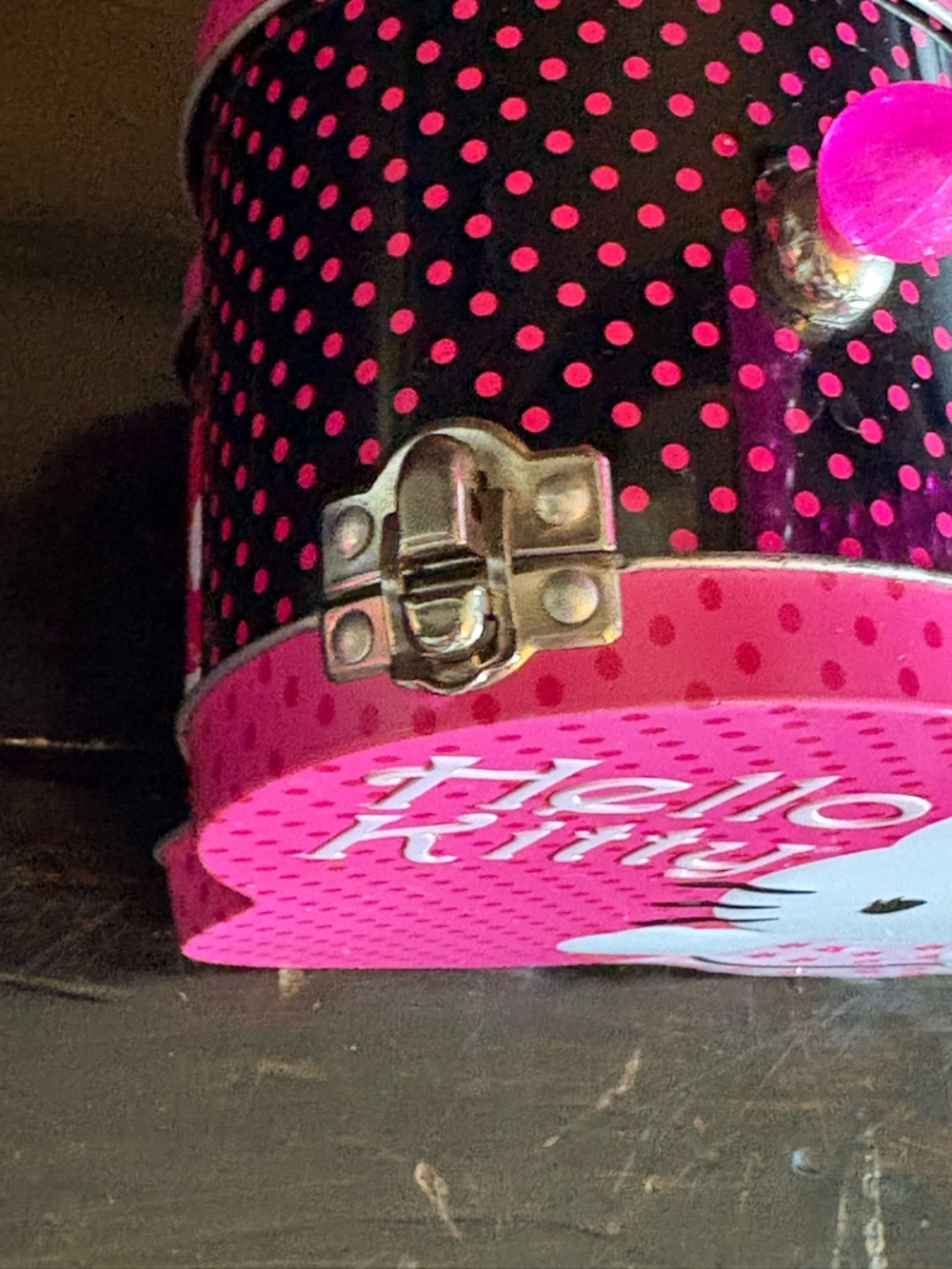 Hello Kitty Hot Pink Polka Dot Heart Tin Purse - Picture 5 of 10
